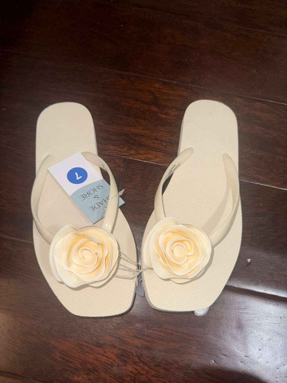 Women’s Cream Floral Flip Flop Sandals - Comfortable Beach Slides